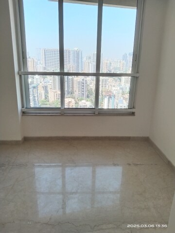 Room in 3 BHK Apartment at Kalpataru Radiance, Goregaon West – for Rent