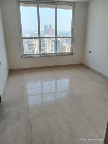 Room in 3 BHK Apartment at Kalpataru Radiance, Goregaon West – for Rent