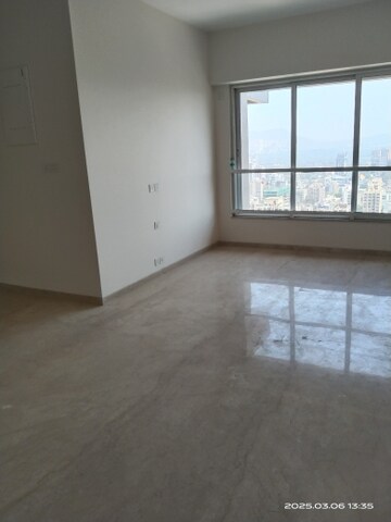 Room in 3 BHK Apartment at Kalpataru Radiance, Goregaon West – for Rent
