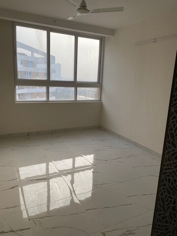 Room in 2.5 BHK Apartment at Mantri Lithos, Thanisandra – for Rent