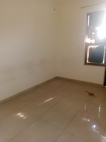 Room in 2 BHK Builder Floor at Sector 18 – for Rent