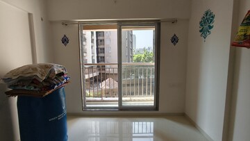 Room in 1 BHK Apartment at Metropolis Aquaris Phase 1, Kasarvadavali – for Sale