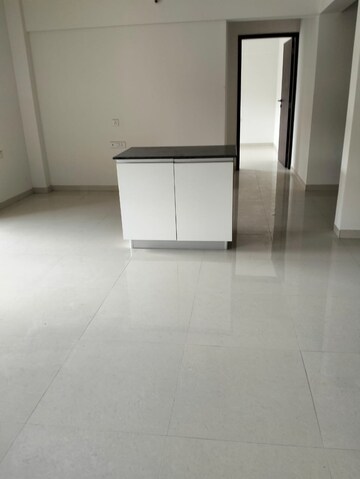 Room in 2 BHK Apartment at Puranik Abitante, Bavdhan – for Rent