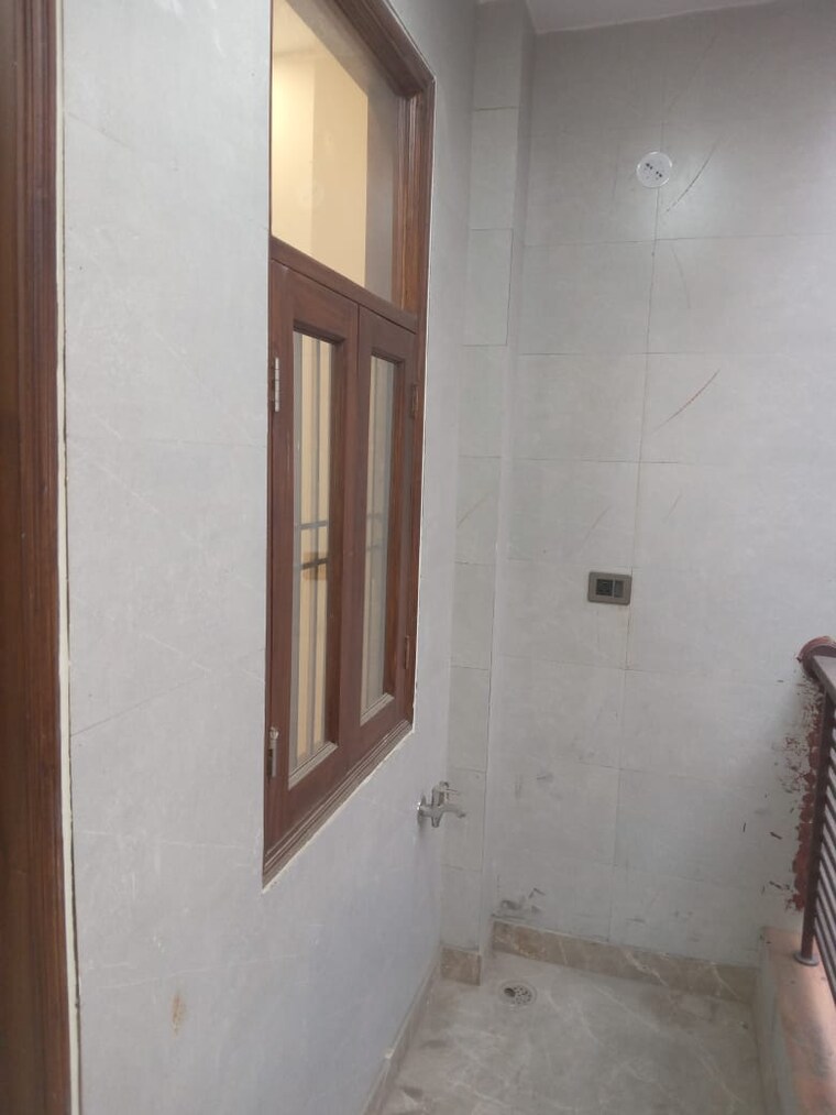 Bathroom, laxmi nagar 3 Bedroom 71 Sq.Yd. Builder Floor In Laxmi Nagar Delhi 8313713