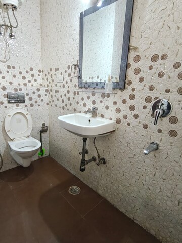 Bathroom in 3 BHK Apartment at Huda Staff Colony, Sector 46 – for Rent