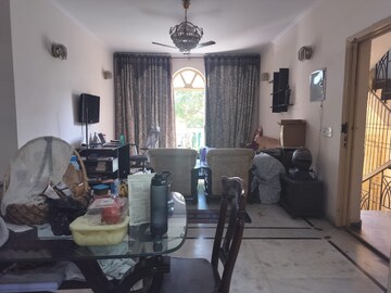 Living Room in 3 BHK Builder Floor at SS Mayfield Gardens, Sector 51 – for Rent
