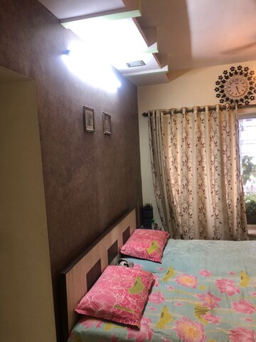 Bedroom in 3 BHK Apartment at Kachnar CHS Vasant Vihar, Vasant Vihar – for Rent