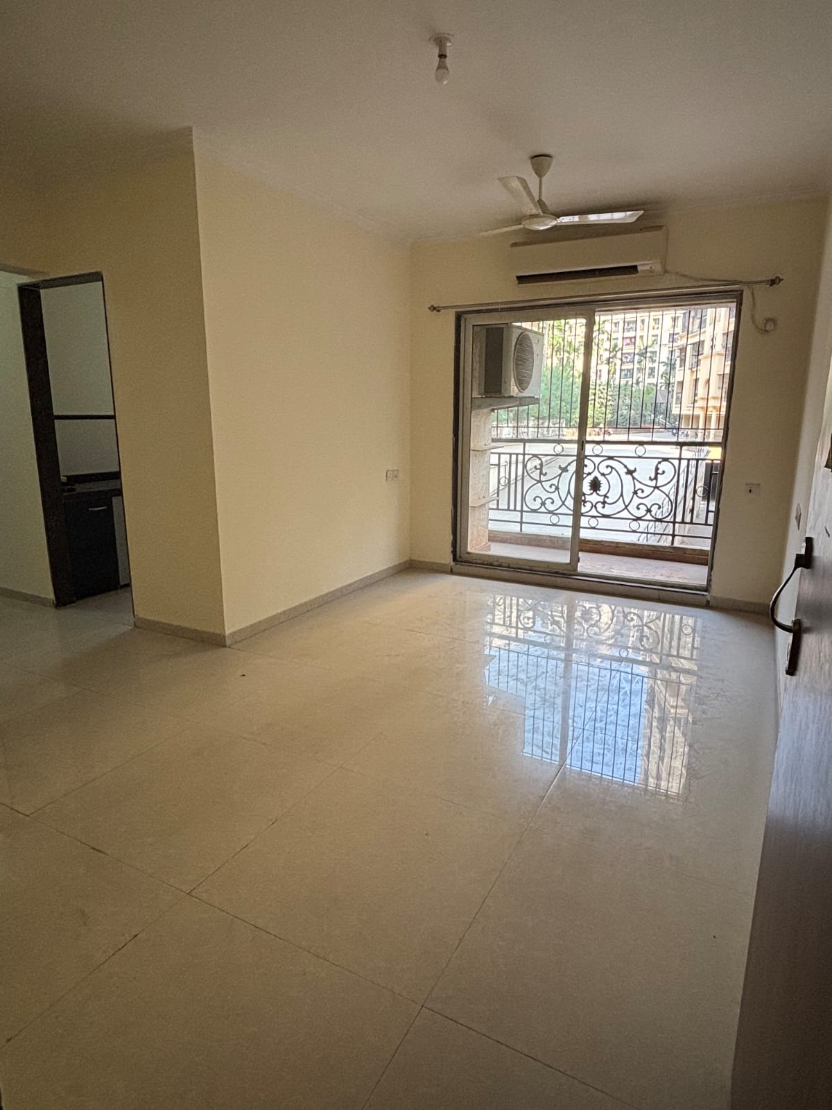 2 BHK + Pooja Room 700 Sq.Ft. Apartment in Siddhi Highland Gardens