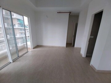 Room in 3 BHK Apartment at Indiabulls Sky Forest, Lower Parel – for Rent