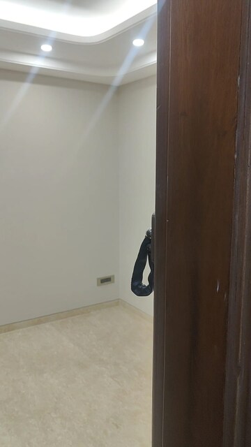 Furnished Amenities in 3 BHK Builder Floor at East Of Kailash – for Rent