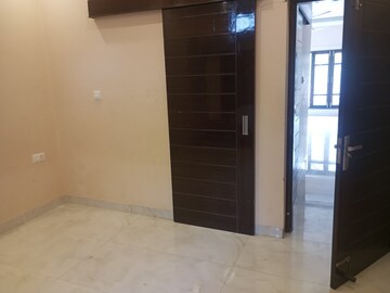 Room in 5 BHK Builder Floor at Dalanwala – for Sale