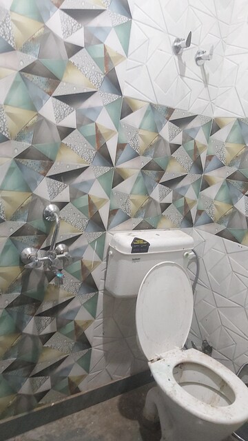 Bathroom in 2.5 BHK Builder Floor at Mayur Vihar 1 – for Rent