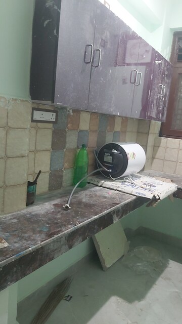 Bathroom in 2.5 BHK Builder Floor at Mayur Vihar 1 – for Rent