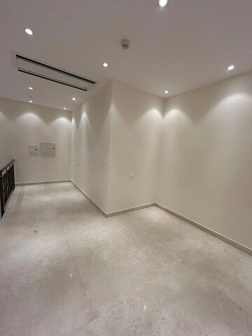 Room in 3 BHK Apartment at Indiabulls Sky Forest, Lower Parel – for Rent