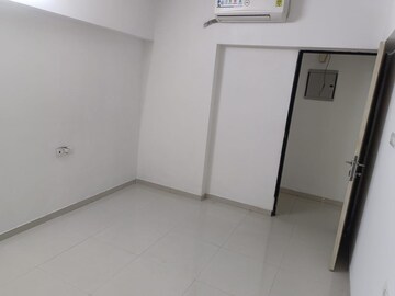 Room in 2 BHK Apartment at Kanakia Spaces Sevens, Andheri East – for Rent