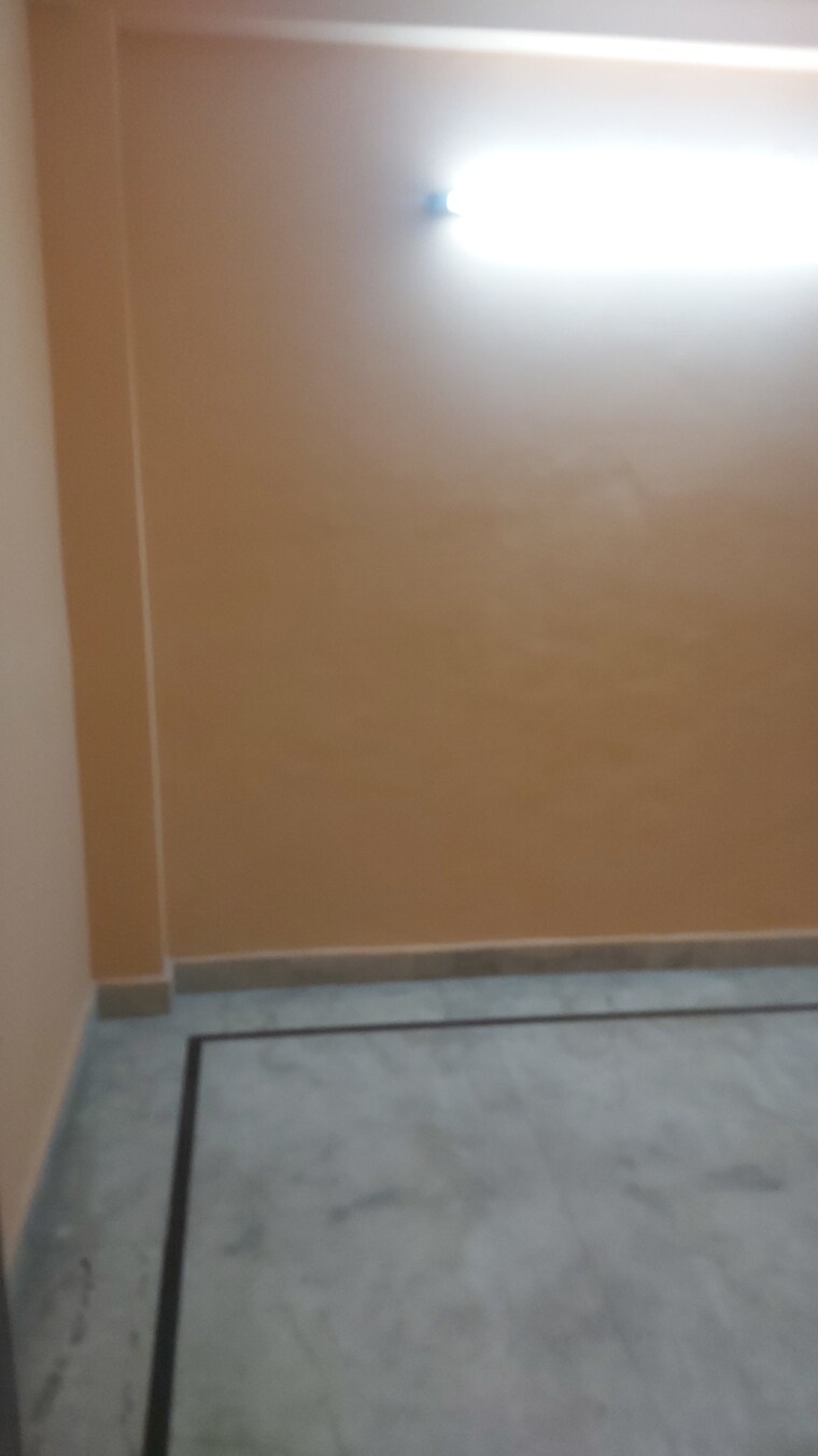 Room, mayur vihar 2.5 Bedroom 700 Sq.Ft. Builder Floor In Mayur Vihar Delhi 8313985