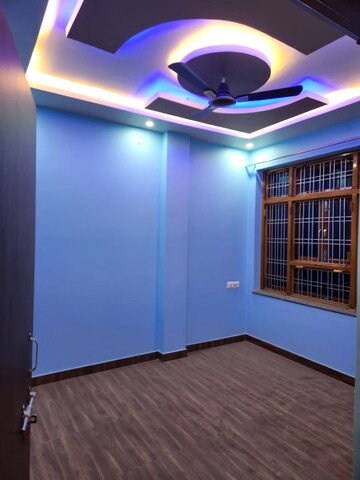 Room in 2 BHK Builder Floor at Gomti Nagar – for Rent