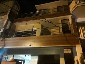 Kitchen in 2 BHK Builder Floor at Sector 37 – for Rent