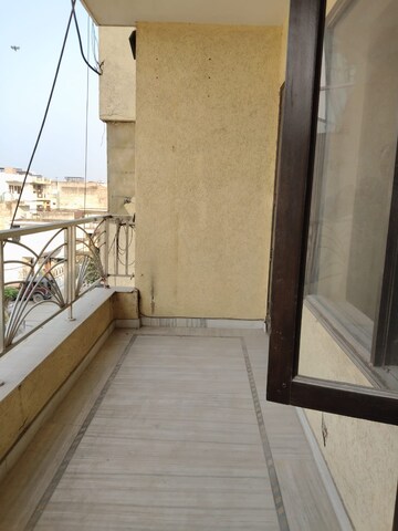 Balcony in 3 BHK Builder Floor at Sector 46 – for Rent