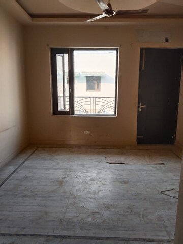 Room in 3 BHK Builder Floor at Sector 46 – for Rent