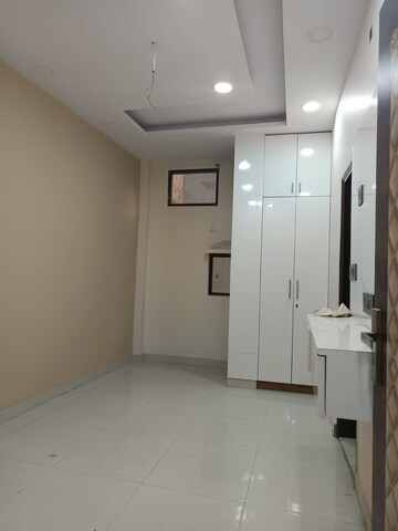 Building Lobby in 1.5 BHK Builder Floor at Paschim Vihar – for Rent