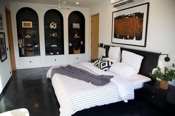 Master Bedroom in 6+ BHK Villa at Opulence Villas, Sector 51 – for Sale