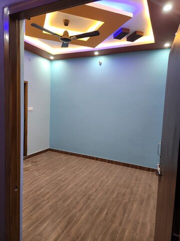 Room in 2 BHK Builder Floor at DLF Vibhuti Khand, Gomti Nagar – for Rent