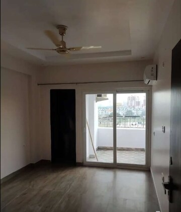 Room in 2 BHK Apartment at Riverview Enclave Phase II, Gomti Nagar – for Rent