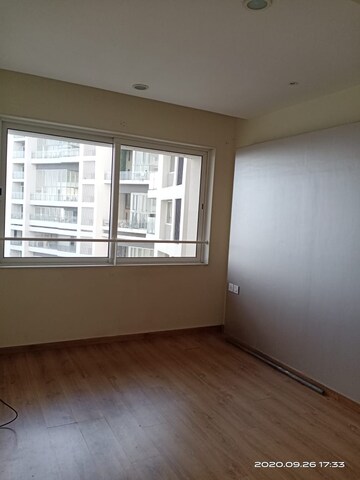 Room in 3 BHK Apartment at Lodha Fiorenza, Goregaon East – for Sale