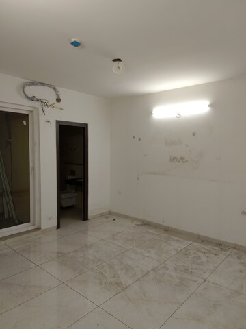 Room in 3 BHK Apartment at Rishita Manhattan, Gomti Nagar – for Rent