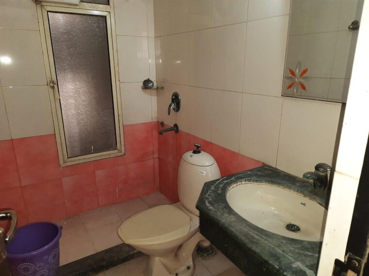 Bathroom, mahagun-maestro 3 Bedroom 1750 Sq.Ft. Apartment In Sector 50 Noida 8314150