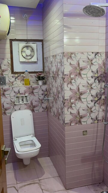 Bathroom in 3 BHK Apartment at Greenwood Apartment, Gomti Nagar – for Rent