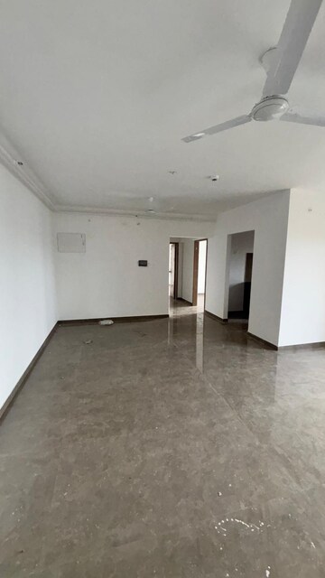 Room in 3 BHK Apartment at Venkatesh Skydale, Sinhagad Road – for Sale
