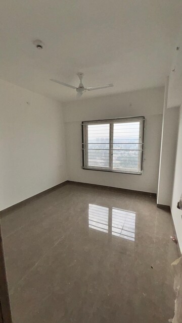 Room in 3 BHK Apartment at Venkatesh Skydale, Sinhagad Road – for Sale