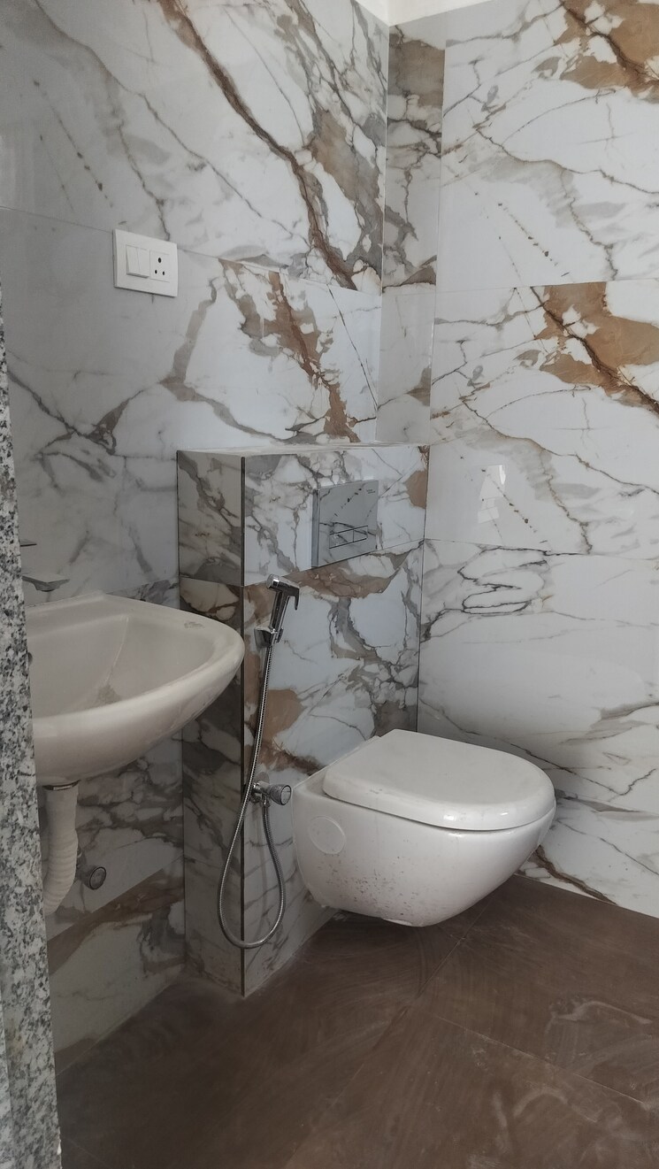 Bathroom, banjara hills 3 Bedroom 1900 Sq.Ft. Apartment In Banjara Hills Hyderabad 8314233