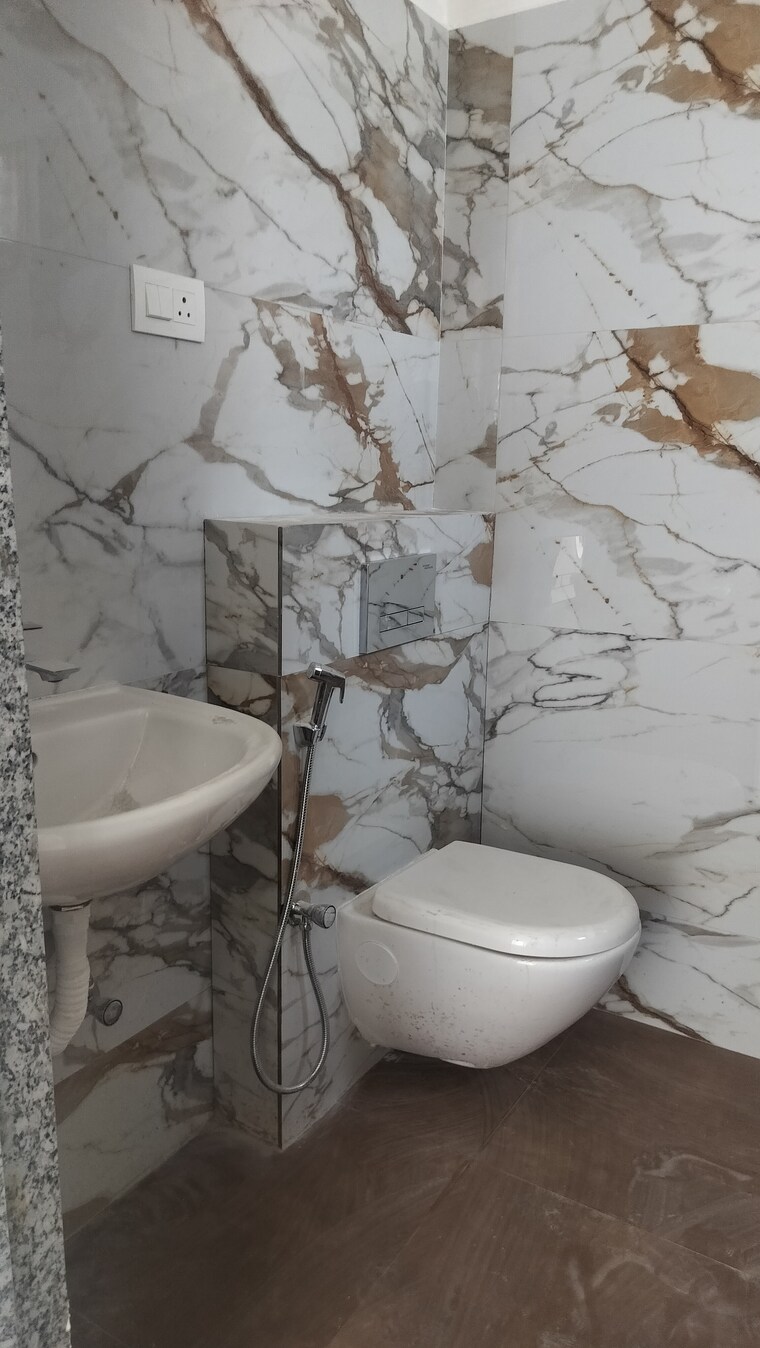 Bathroom, banjara hills 3 Bedroom 1900 Sq.Ft. Apartment In Banjara Hills Hyderabad 8314233