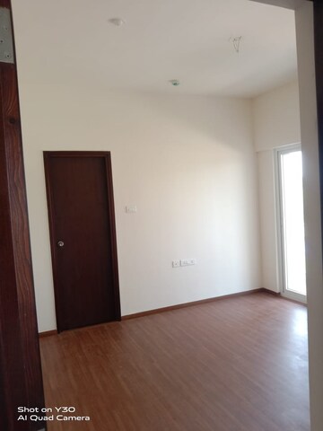 Room in 2 BHK Apartment at Puravankara Silversands, Mundhwa – for Rent