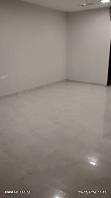 Room in 3 BHK Apartment at Sidhartha Diplomats Golf Link, Sector 110 – for Sale