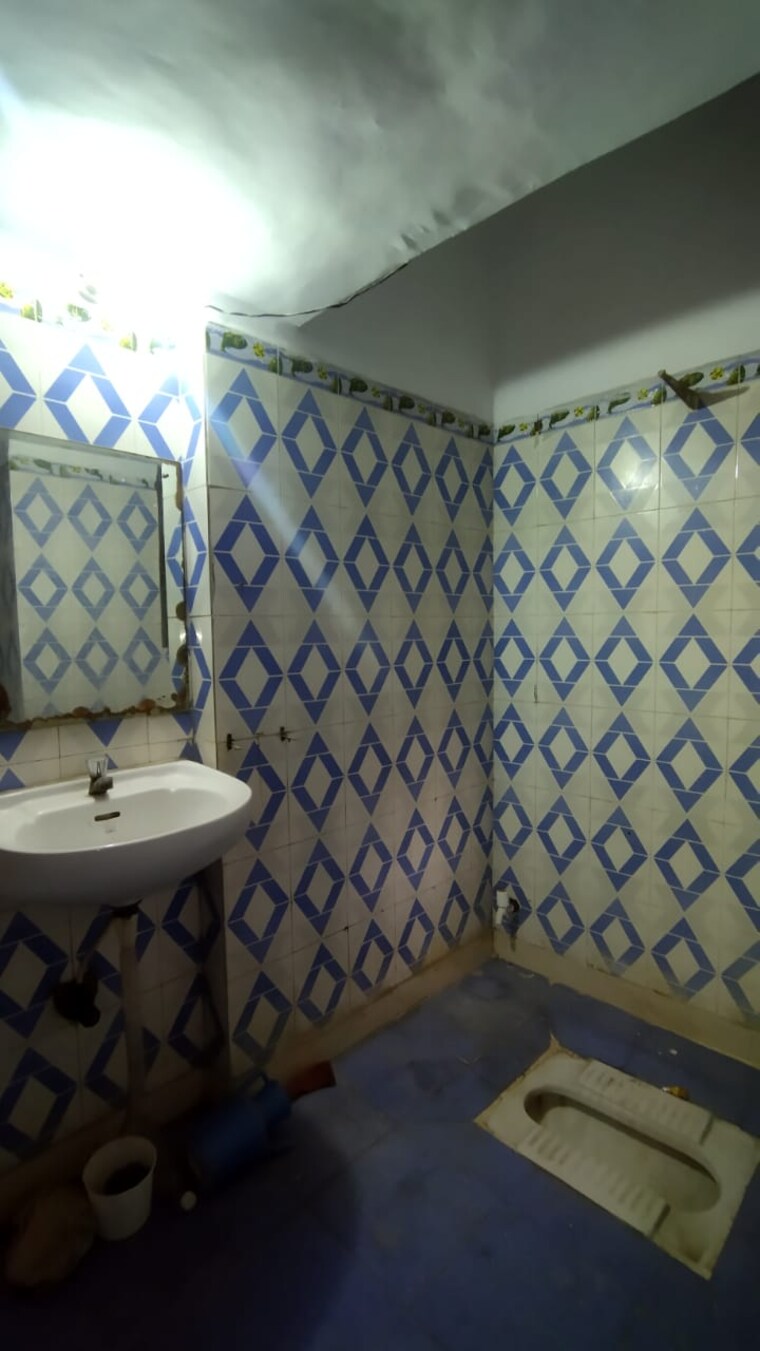 Bathroom, jasola vihar 2 Bedroom 600 Sq.Ft. Apartment In Jasola Vihar Delhi 8314387
