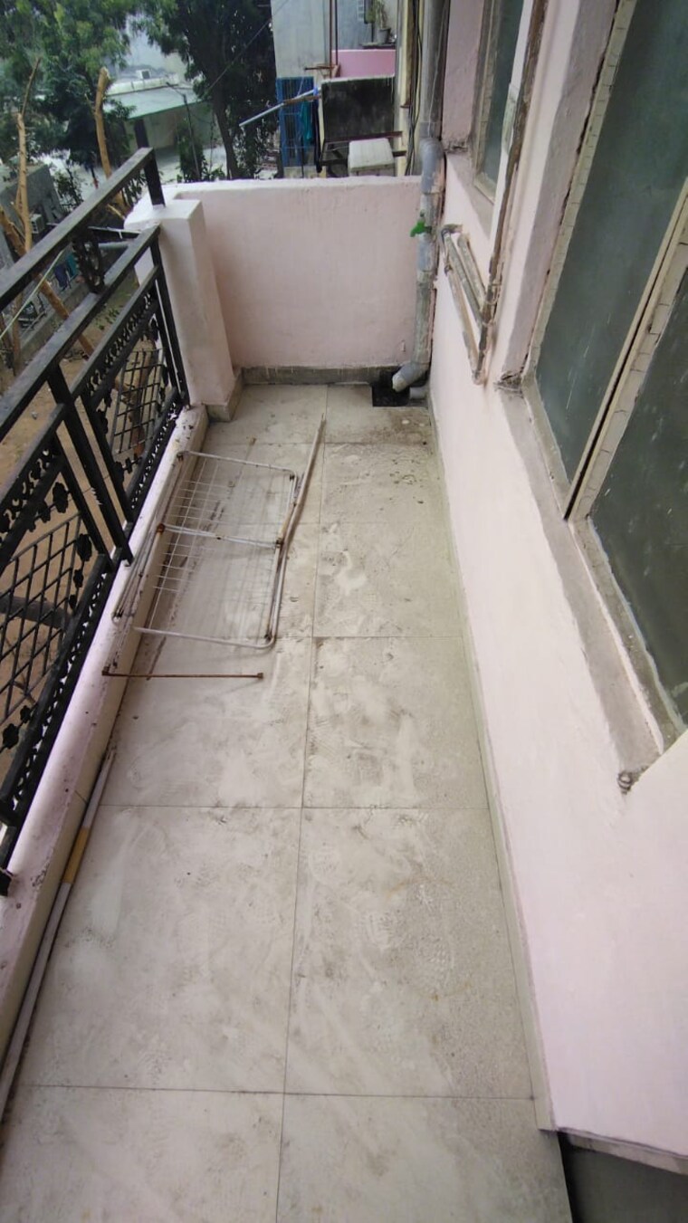 Balcony, jasola vihar 2 Bedroom 600 Sq.Ft. Apartment In Jasola Vihar Delhi 8314387