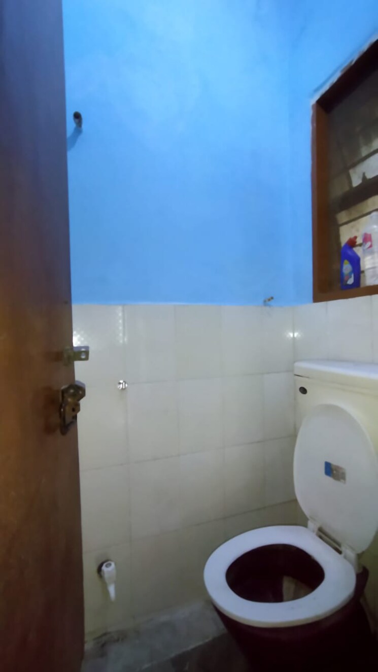 Bathroom, jasola vihar 2 Bedroom 620 Sq.Ft. Apartment In Jasola Vihar Delhi 8314444
