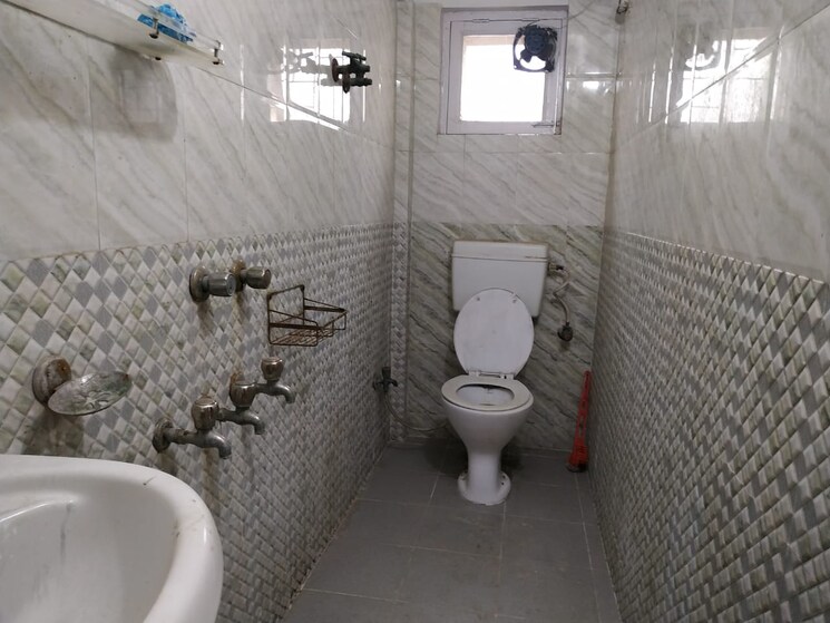 Attached Bathroom, sarita vihar 1 Bedroom 516 Sq.Ft. Apartment In Sarita Vihar Delhi 8314445