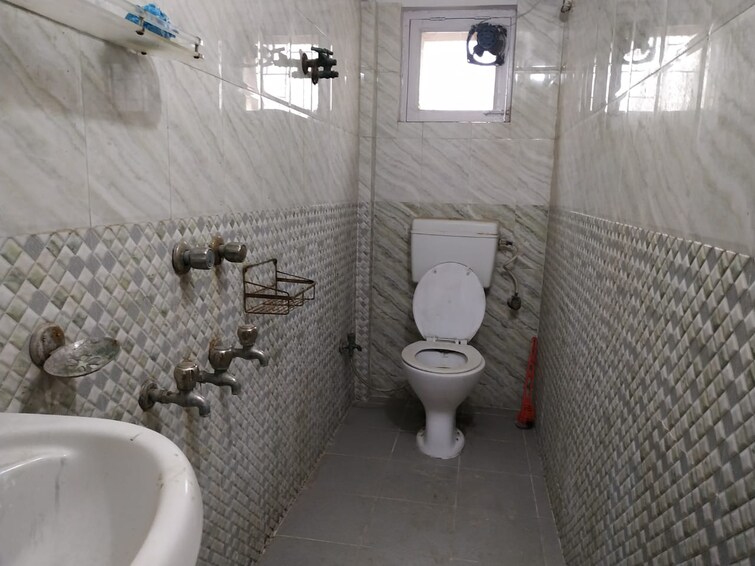 Attached Bathroom, sarita vihar 1 Bedroom 516 Sq.Ft. Apartment In Sarita Vihar Delhi 8314445