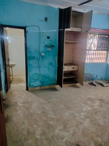 Room in 3 BHK Apartment at Sarita Vihar – for Sale