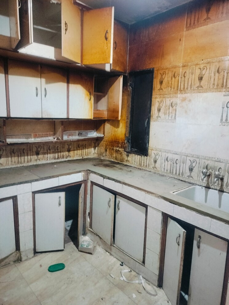 Kitchen, sarita vihar 3 Bedroom 1500 Sq.Ft. Apartment In Sarita Vihar Delhi 8314450