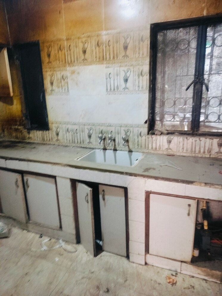 Kitchen, sarita vihar 3 Bedroom 1500 Sq.Ft. Apartment In Sarita Vihar Delhi 8314450