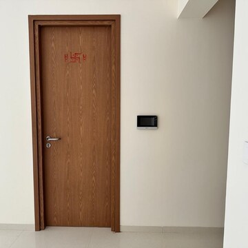 Room in 2 BHK Apartment at Kukreja Complex, Usha Nagar – for Rent