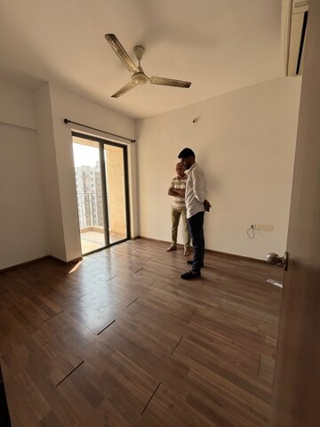 Room in 1 BHK Apartment at Lodha Palava City Lakeshore Greens, Dombivli East – for Rent