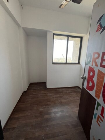 Room in 1.5 BHK Apartment at Lodha Palava City Lakeshore Greens, Dombivli East – for Rent