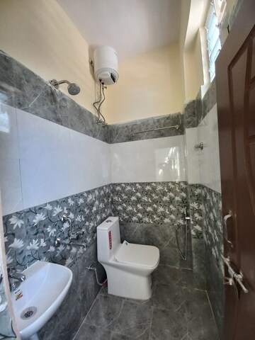 Master Bedroom in 2 BHK Apartment at Kondapur – for Rent